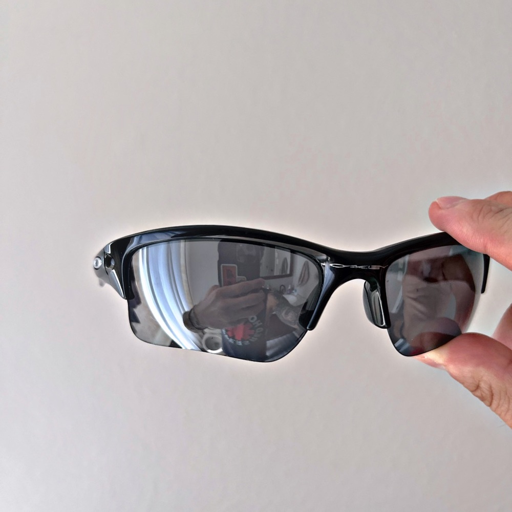 Oakley Black w POLARIZED
Galaxy Chrome Lens Sunglass